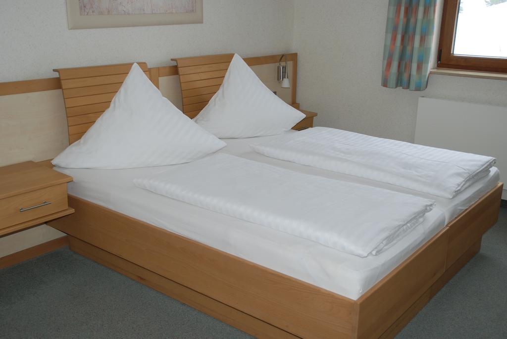 Raeuberschaenke Hotel Oederan Room photo