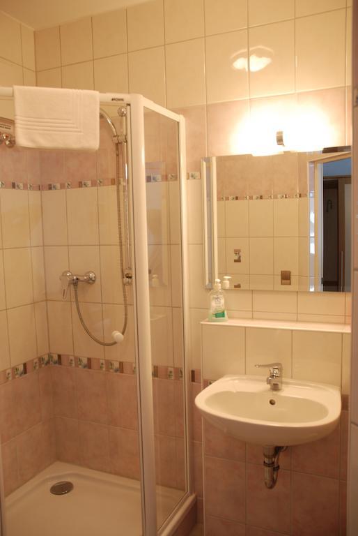 Raeuberschaenke Hotel Oederan Room photo