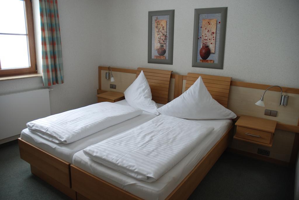 Raeuberschaenke Hotel Oederan Room photo